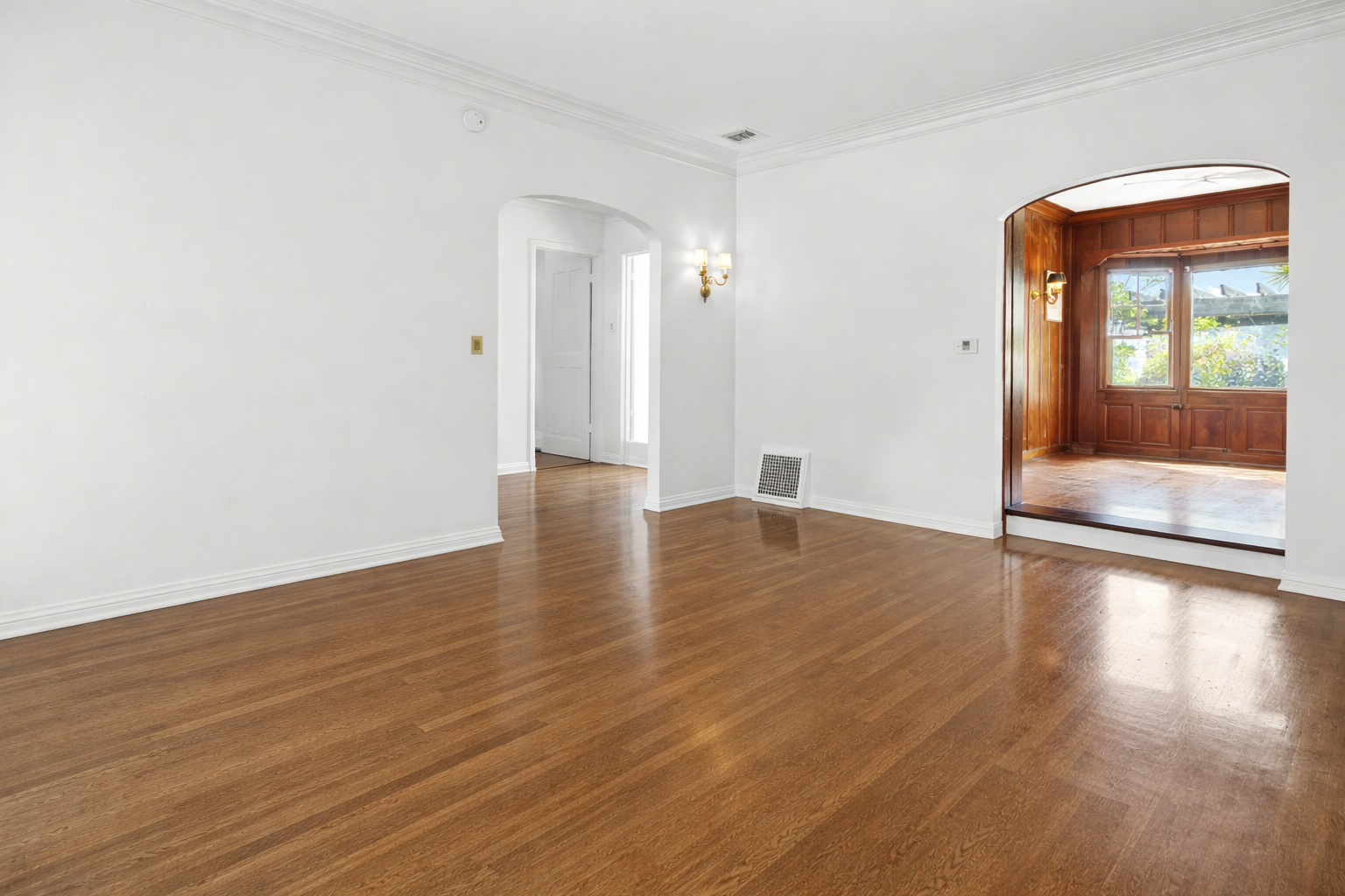 Vacant Silver Lake Home Living Room Before